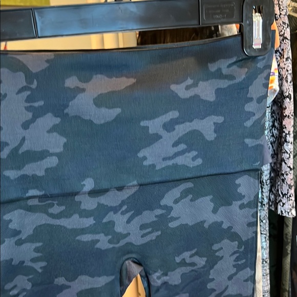SPANX Dark Camouflage Leggings - Picture 6 of 8